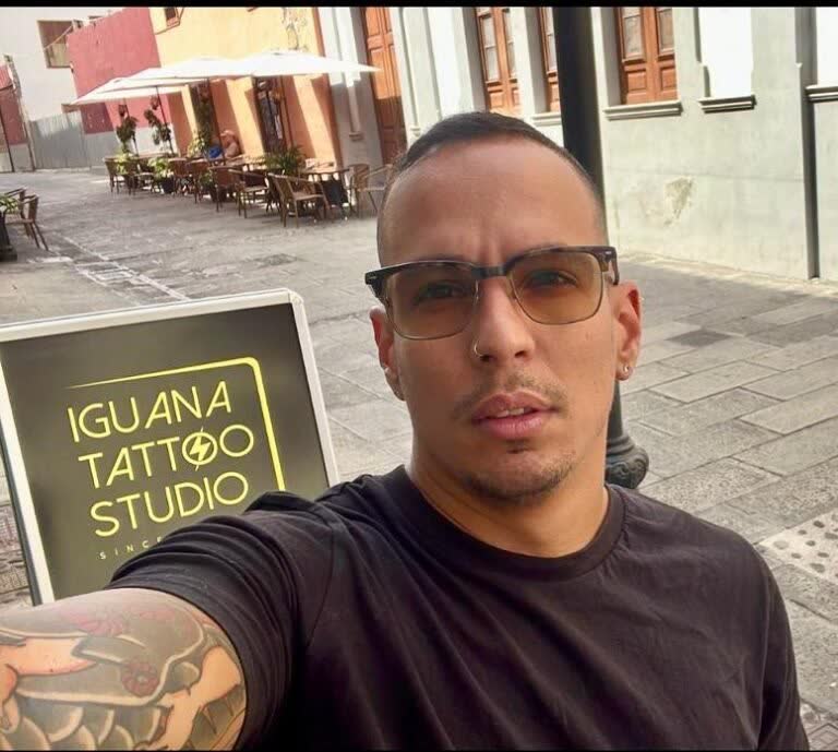 Anatael, tatuador especialista en micro realismo y línea fina
