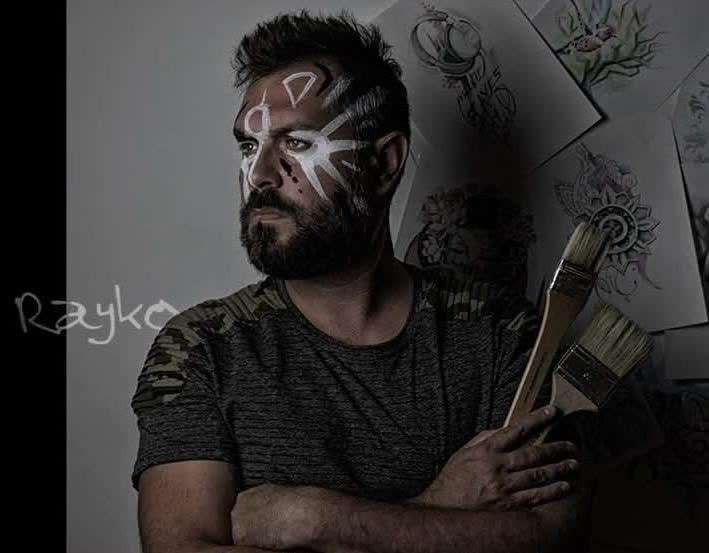 Rayko, tatuador especialista en color y detalle
