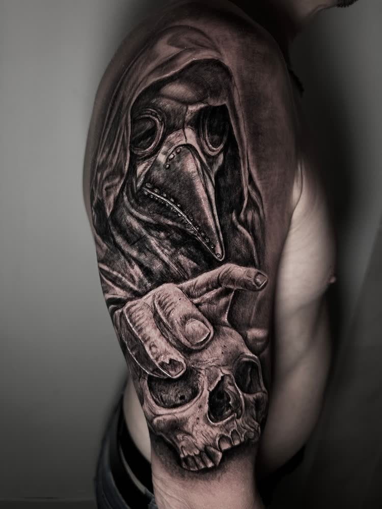 Tatuaje en realismo negro y gris de Oliver, Iguana Tattoo Studio